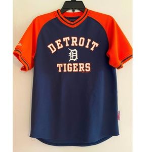 Boys tiger shirt. Size 14